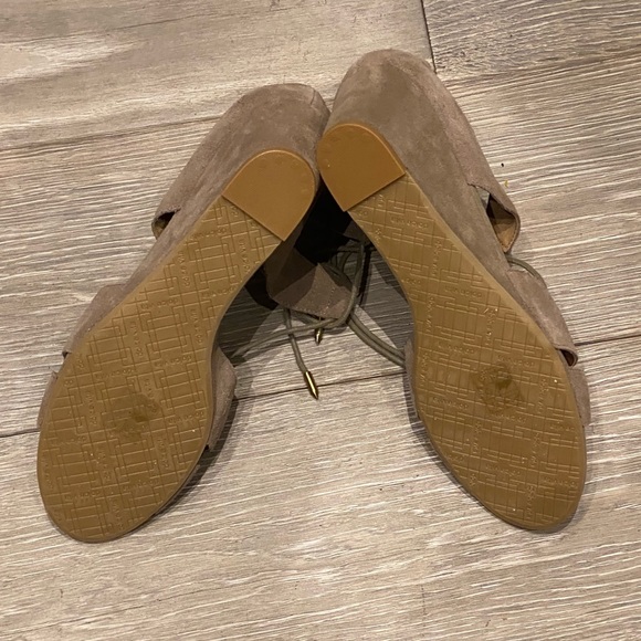 BRAND NEW Dolce Vita Taupe Suede Wedge Sandals - Picture 9 of 9